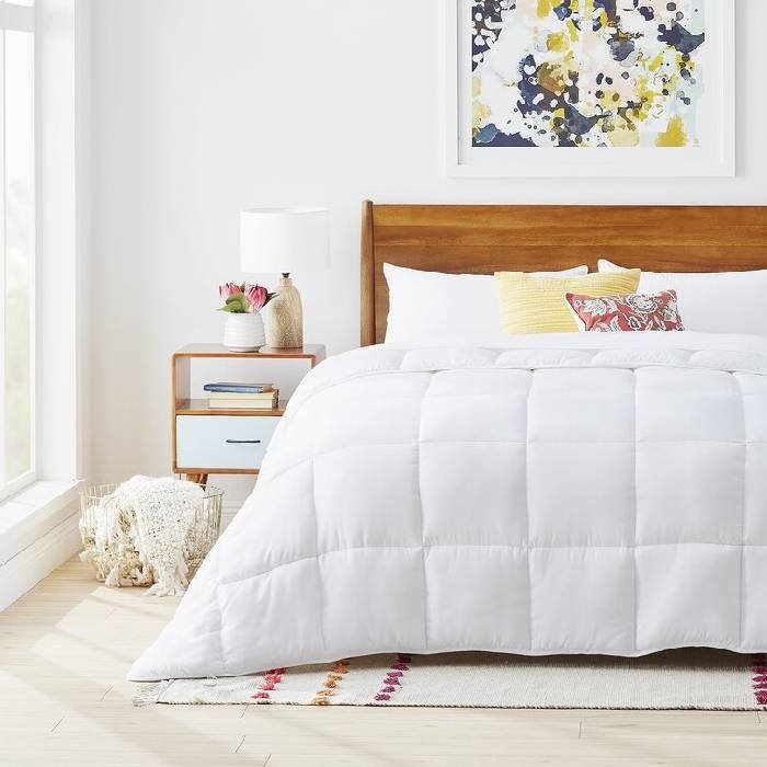 Cozy All Seasons Plush White Polyester Down Alternative Comforter